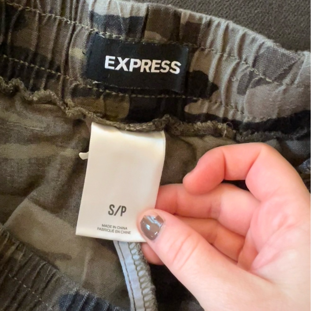 Express women’s camouflage shorts - Picture 3 of 3